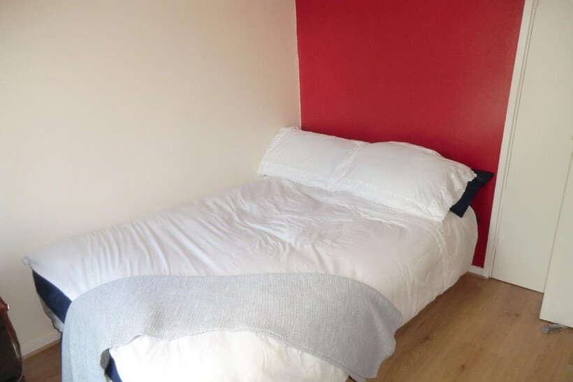 Bishops Bridge Road, London W2 3 bed flat share to rent - £910 pcm (£210 pw)