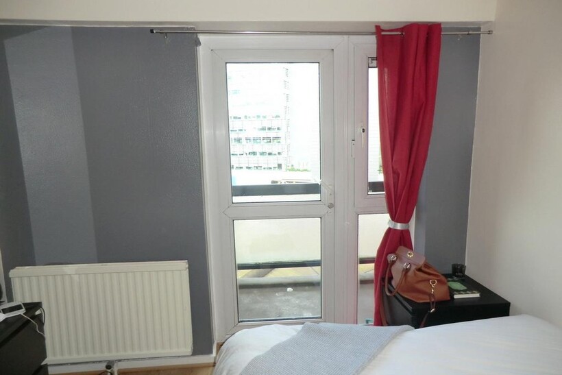Bishops Bridge Road, London W2 3 bed flat share to rent - £910 pcm (£210 pw)
