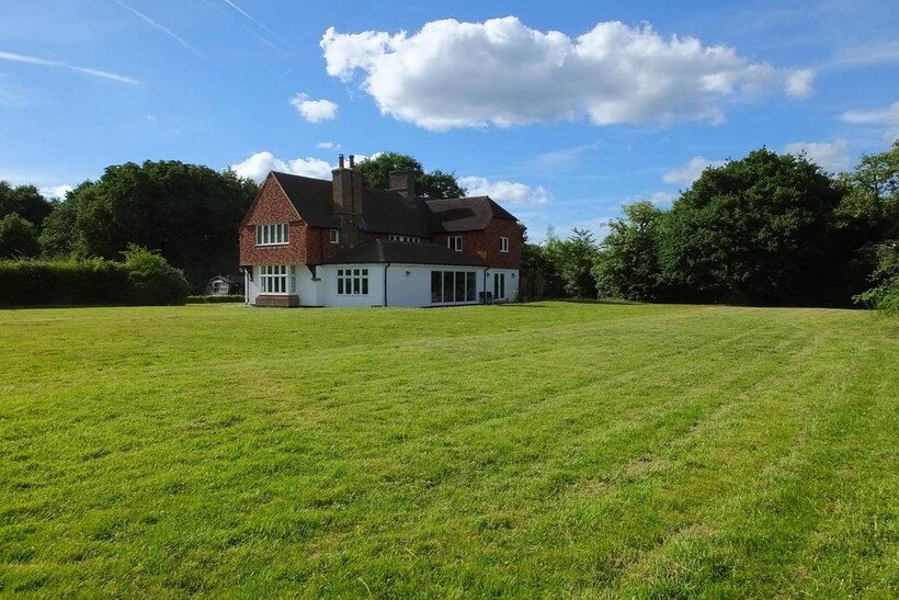 Broad Street, Guildford, GU3 7 bed detached house to rent - £6,200 pcm (£1,431 pw)