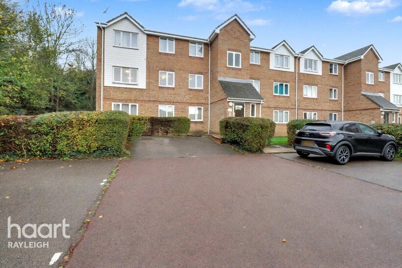 Waterville Drive, Vange 2 bed flat to rent - £1,350 pcm (£312 pw)
