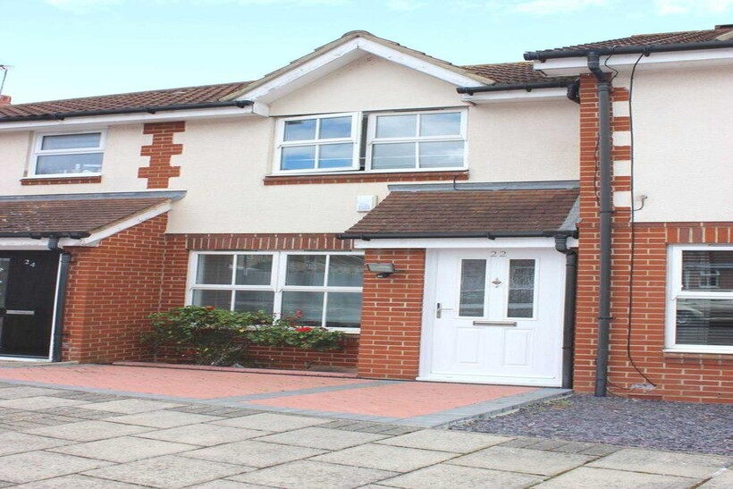Bluebird Way, Thamesmead West, SE28 0HU 2 bed terraced house to rent - £1,700 pcm (£392 pw)