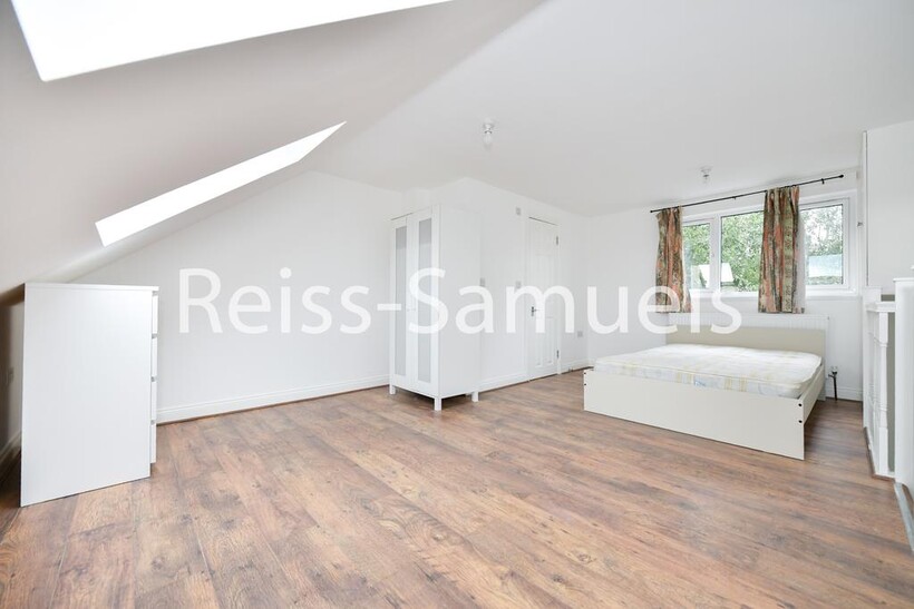 Ambassador Square, London E14 6 bed semi-detached house to rent - £5,980 pcm (£1,380 pw)