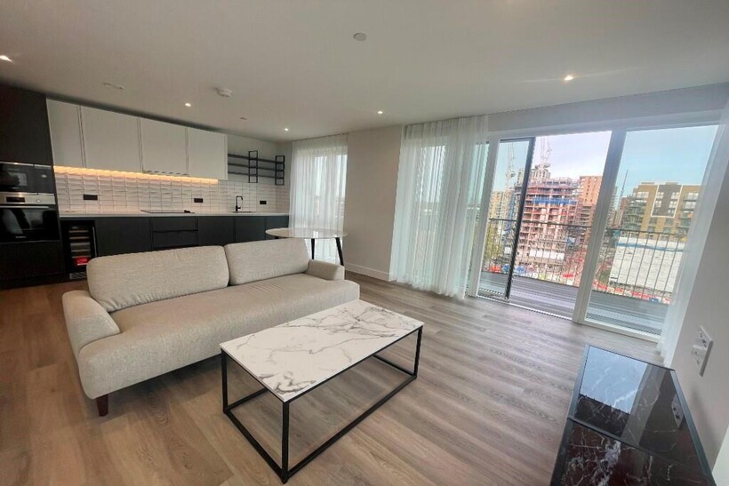 Cairncross House, Kidbrooke Village... 3 bed apartment to rent - £2,899 pcm (£669 pw)