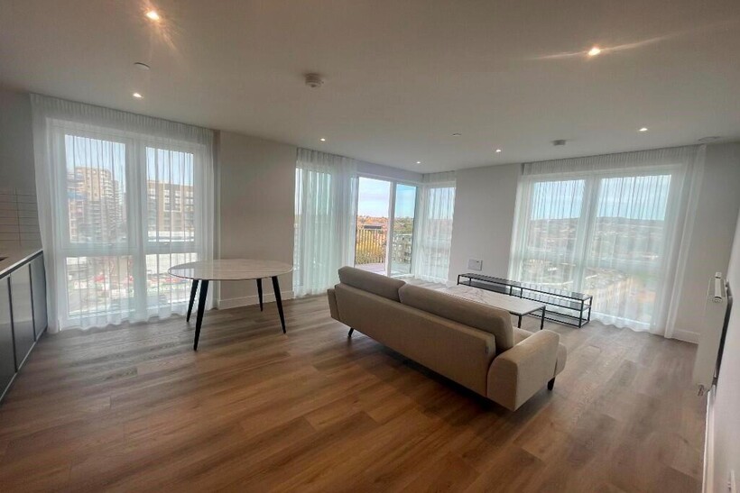 Cairncross House, Kidbrooke Village... 3 bed apartment to rent - £2,899 pcm (£669 pw)