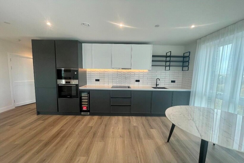 Cairncross House, Kidbrooke Village... 3 bed apartment to rent - £2,899 pcm (£669 pw)