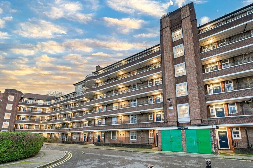 Aspen Gardens, Hammersmith, London, W6 3 bed flat to rent - £2,500 pcm (£577 pw)