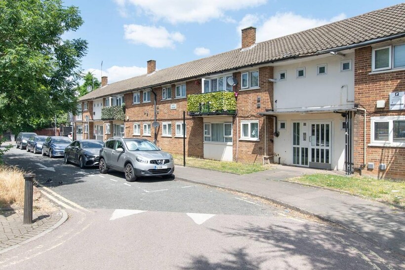 Press Road, Neasden, London, NW10 3 bed flat to rent - £3,922 pcm (£905 pw)