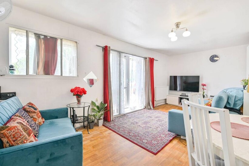 Press Road, Neasden, London, NW10 3 bed flat to rent - £3,922 pcm (£905 pw)