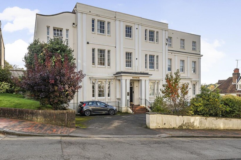 Mount Sion, Tunbridge Wells TN1 2 bed flat to rent - £1,895 pcm (£437 pw)