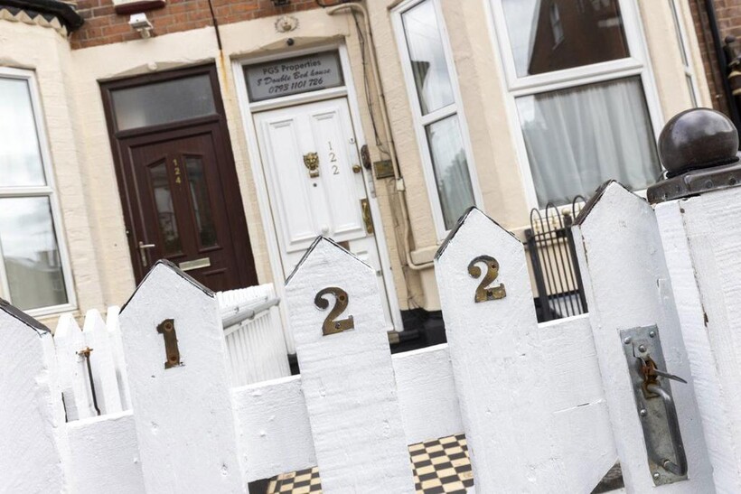 Rooms to rent - Portland Road, NG7 4GP 8 bed property to rent - £347 pcm (£80 pw)
