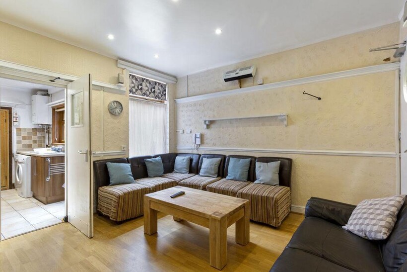 Grimston Road, Nottingham, NG7 5QX 4 bed terraced house to rent - £477 pcm (£110 pw)