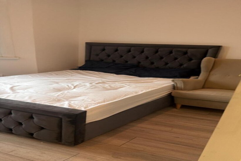 Uxbridge Road, Hayes UB4 1 bed in a house share to rent - £1,200 pcm (£277 pw)