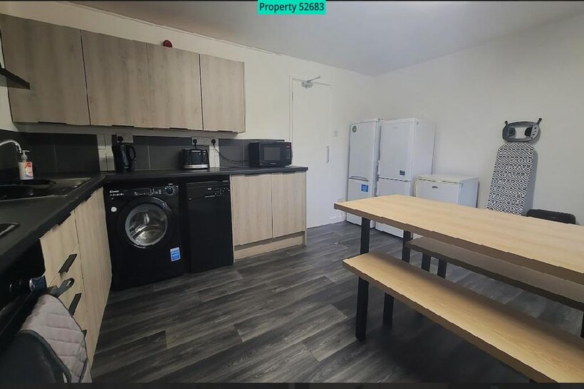 Denison Court, Denison Street... 6 bed terraced house to rent - £516 pcm (£119 pw)