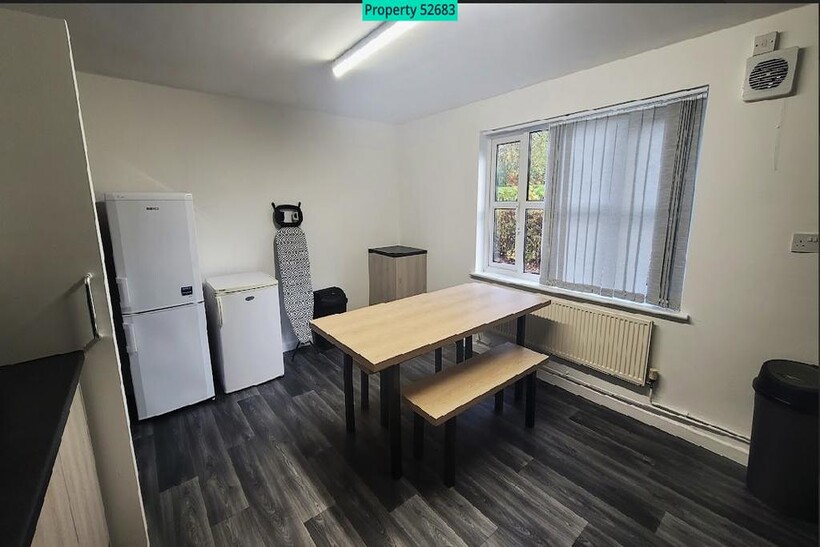 Denison Court, Denison Street... 6 bed terraced house to rent - £516 pcm (£119 pw)