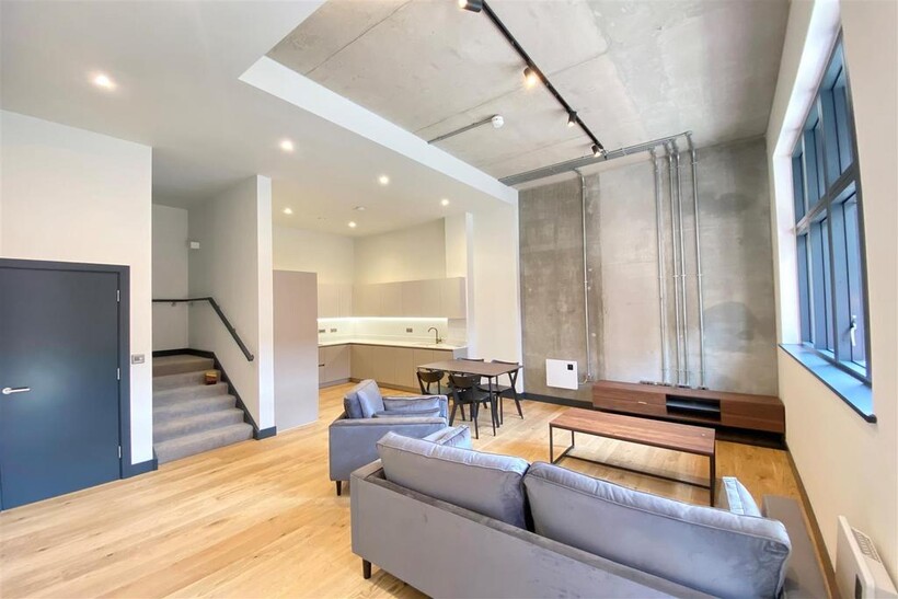 New Cross Central, Addington Street... 3 bed flat to rent - £2,325 pcm (£537 pw)