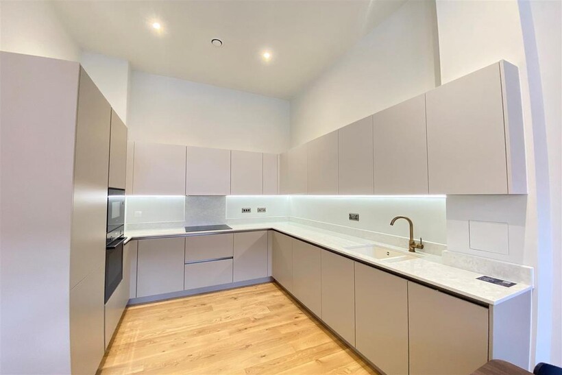 New Cross Central, Addington Street... 3 bed flat to rent - £2,325 pcm (£537 pw)