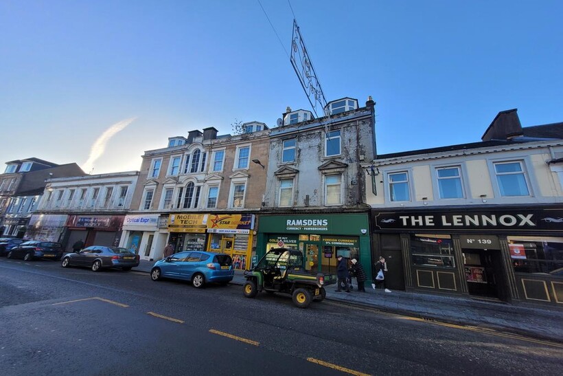 High Street, Dumbarton G82 2 bed flat to rent - £790 pcm (£182 pw)