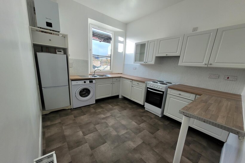 High Street, Dumbarton G82 2 bed flat to rent - £790 pcm (£182 pw)