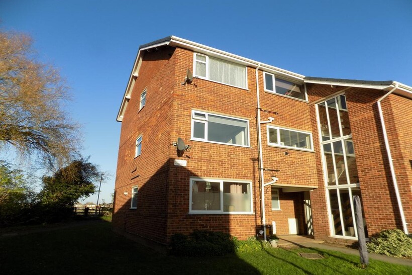 Oak Lodge, Oak Avenue, Bingham, NG13 2 bed flat to rent - £785 pcm (£181 pw)
