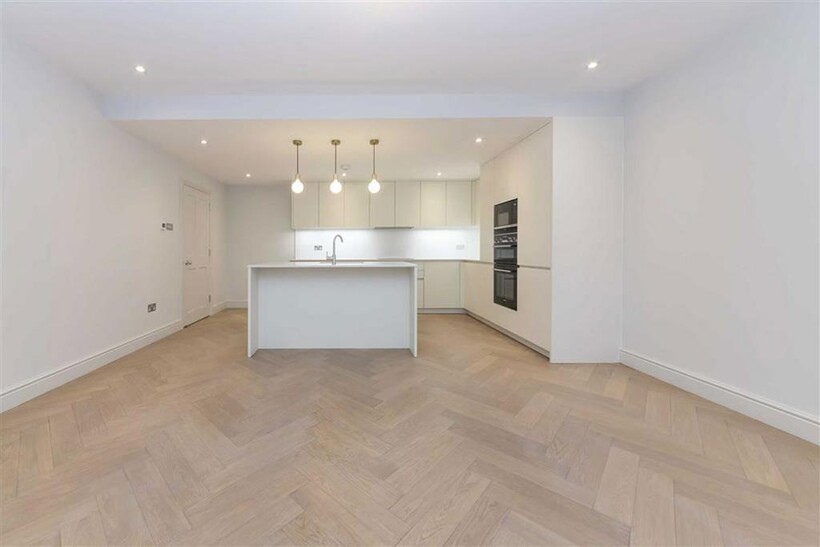 Bryanston Square, London W1H 3 bed flat to rent - £8,233 pcm (£1,900 pw)