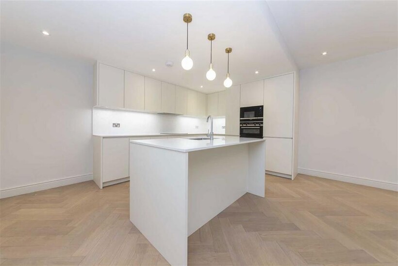 Bryanston Square, London W1H 3 bed flat to rent - £8,233 pcm (£1,900 pw)