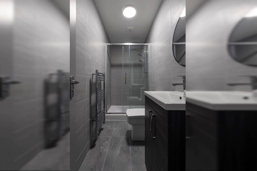 Bathroom - Middle Fl