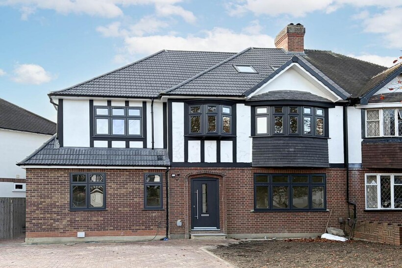 Buxton Drive, New Malden 6 bed semi-detached house to rent - £5,995 pcm (£1,383 pw)