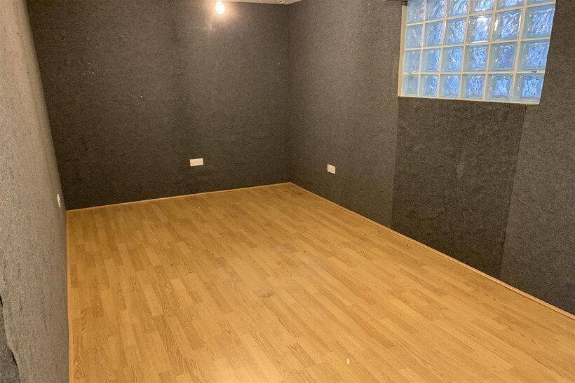 Unit-2d 1b Darnley Rd (2).JPG