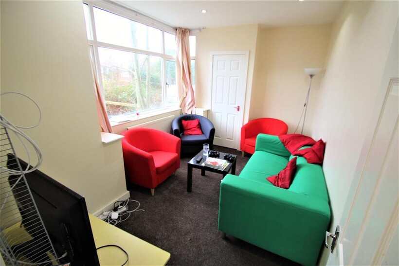 Becketts Park Crescent, Headingley... 5 bed semi-detached house to rent - £2,643 pcm (£610 pw)