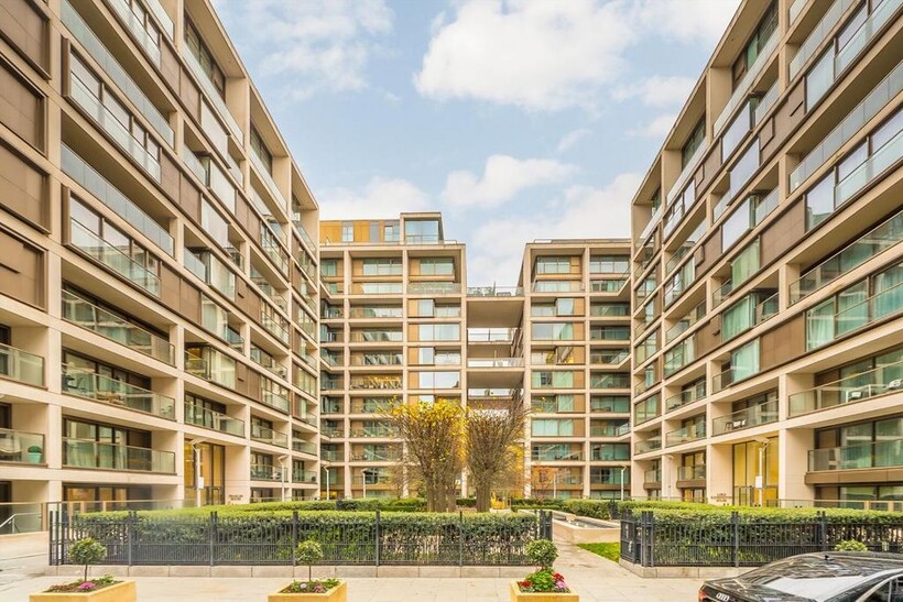 Radnor Terrace, London W14 2 bed flat to rent - £4,996 pcm (£1,153 pw)