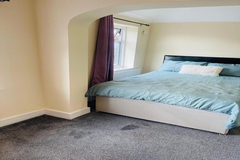 Springwell Road, Hounslow TW5 1 bed in a house share to rent - £900 pcm (£208 pw)