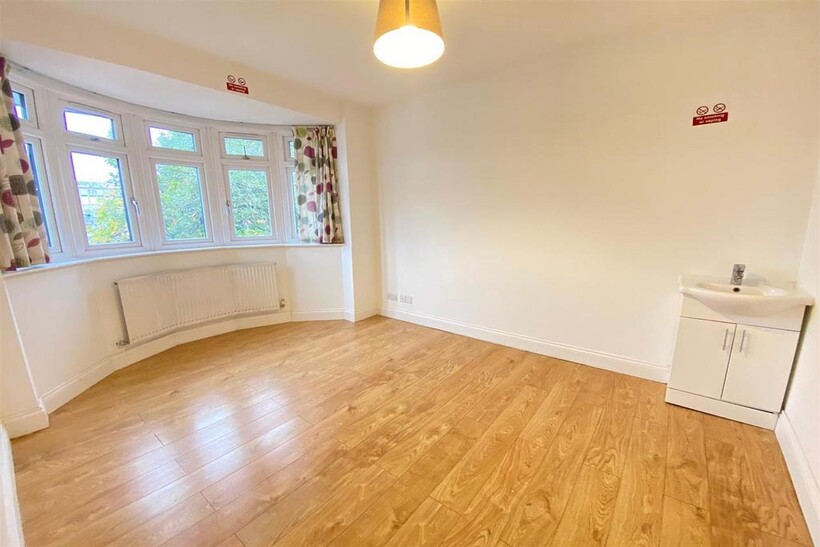 Uxbridge Road, HANWELL 7 bed terraced house to rent - £5,950 pcm (£1,373 pw)