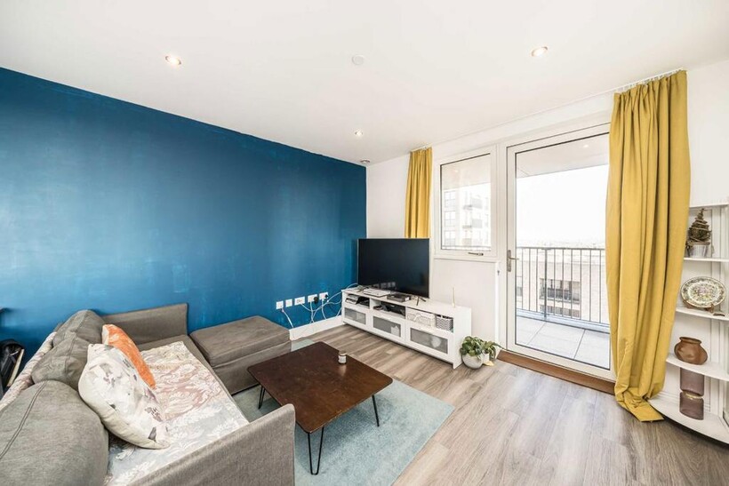 Healum Avenue, Southall UB2 2 bed flat to rent - £1,898 pcm (£438 pw)