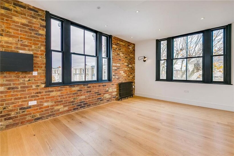 Findon Road, London W12 2 bed flat to rent - £2,499 pcm (£577 pw)