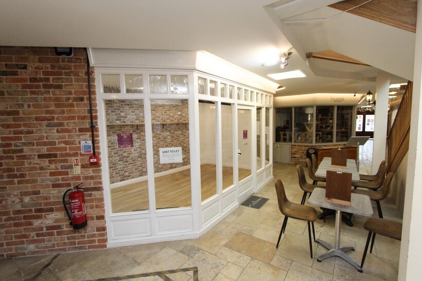 Warwick Lane Shopping Centre, The... Property to rent - £617 pcm (£142 pw)