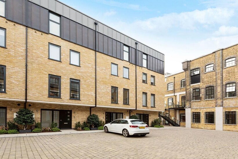 Palace Wharf, London W6 3 bed townhouse to rent - £12,176 pcm (£2,810 pw)
