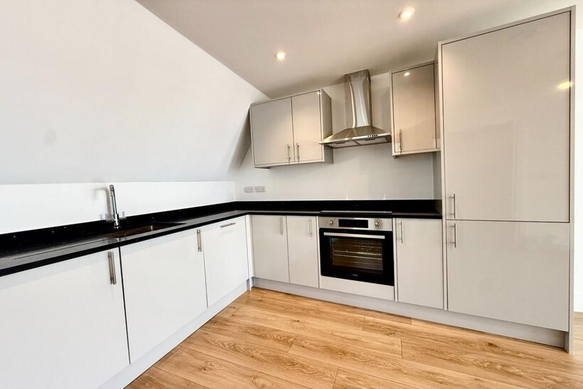Crompton House,  High Street, Barnet 3 bed flat to rent - £2,395 pcm (£553 pw)