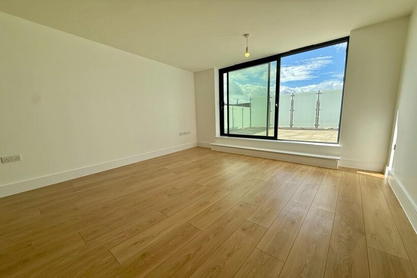 Crompton House,  High Street, Barnet 3 bed flat to rent - £2,395 pcm (£553 pw)