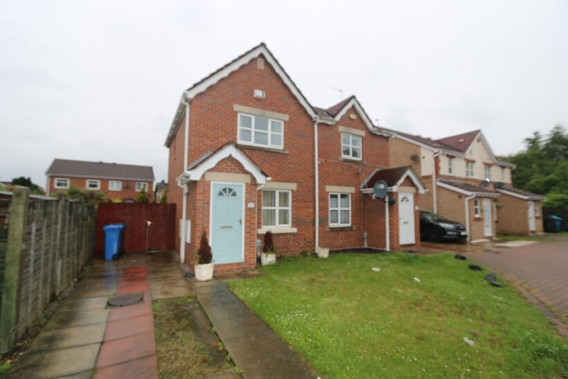 Navigation Way, Hull 2 bed semi-detached house to rent - £785 pcm (£181 pw)