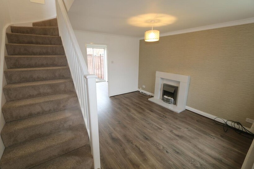 Navigation Way, Hull 2 bed semi-detached house to rent - £785 pcm (£181 pw)