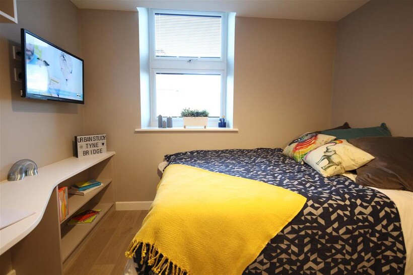 Tyne bridge end of bed storage.JPG