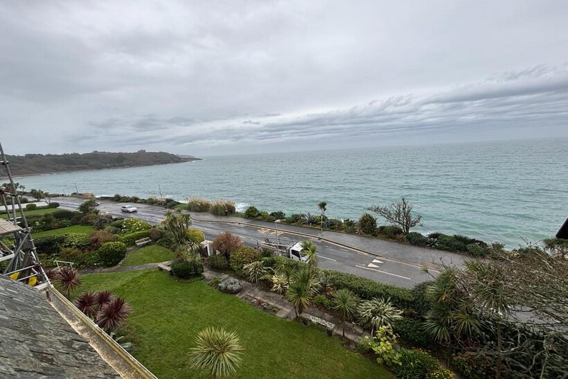 Emslie Road, Falmouth 2 bed flat to rent - £1,499 pcm (£346 pw)