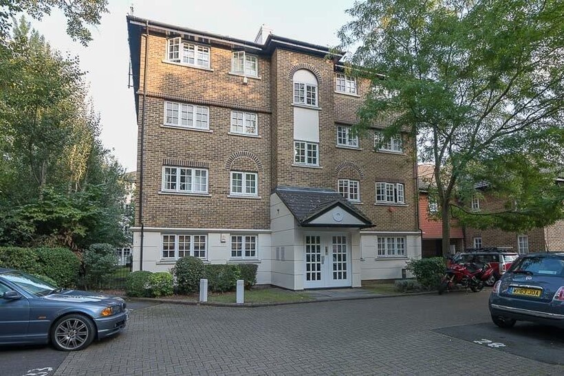 Selhurst Close, Parkside, Wimbledon 2 bed apartment to rent - £2,050 pcm (£473 pw)