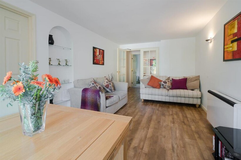 Selhurst Close, Parkside, Wimbledon 2 bed apartment to rent - £2,050 pcm (£473 pw)