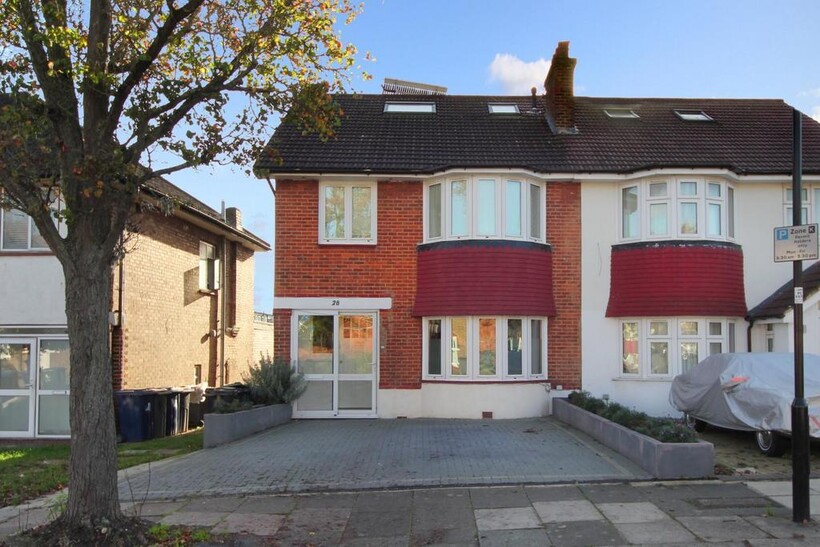 Bowes Road, W3 5 bed semi-detached house to rent - £3,850 pcm (£888 pw)