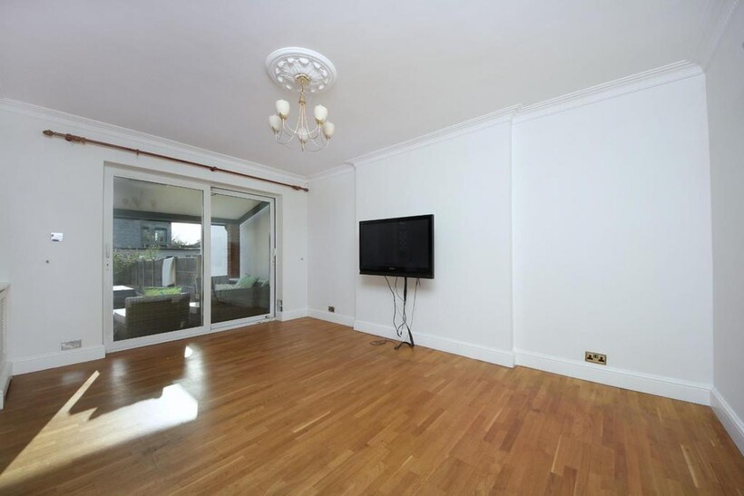 Bowes Road, W3 5 bed semi-detached house to rent - £3,850 pcm (£888 pw)