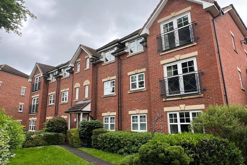 Riding Close, Sale M33 2 bed flat to rent - £1,100 pcm (£254 pw)