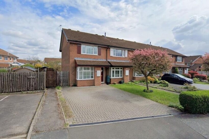 Addlestone, Surrey, KT15 2 bed end of terrace house to rent - £1,650 pcm (£381 pw)