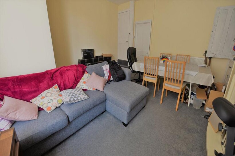 48 Hindle Place 2 bed house to rent - £823 pcm (£190 pw)