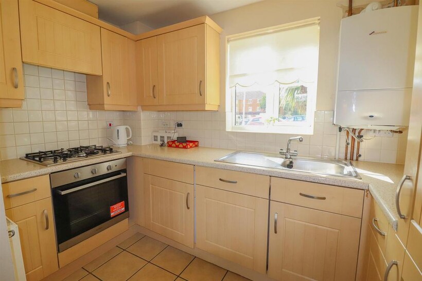 Huron Road, Turnford, Hertfordshire 2 bed apartment to rent - £1,395 pcm (£322 pw)